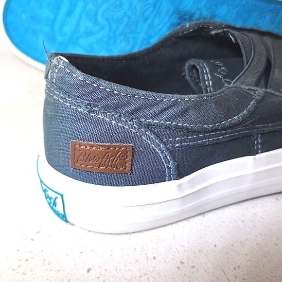Blowfish Malibu Women' Sneakers. Size 9 Slip-on - Picture 6 of 11